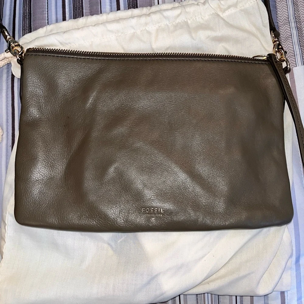 Brand NEW- NEVER USED FOSSIL GRAY LEATHER CROSSBODY BAG FOR WOMEN